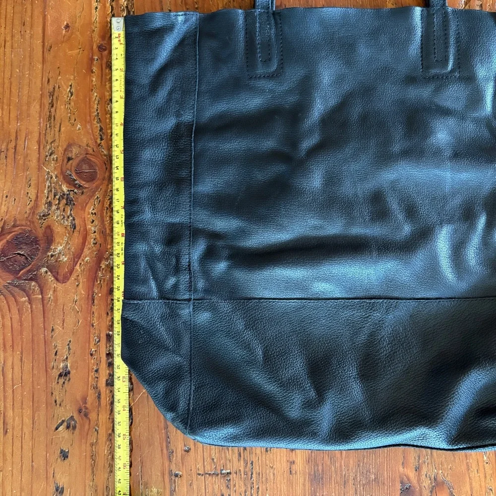 Sseko Leather Tote Bag in Black with Flaw